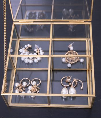 Simple Vintage Four - Compartment Glass Jewelry Organizer: Desktop Dust - Proof Showcase for Jewelry and Makeup